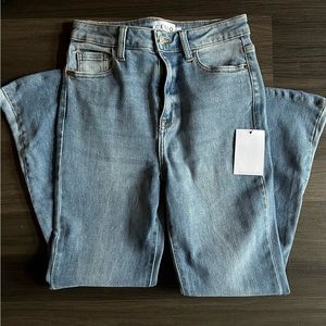 Sold ! Flared Light Wash Jeans
